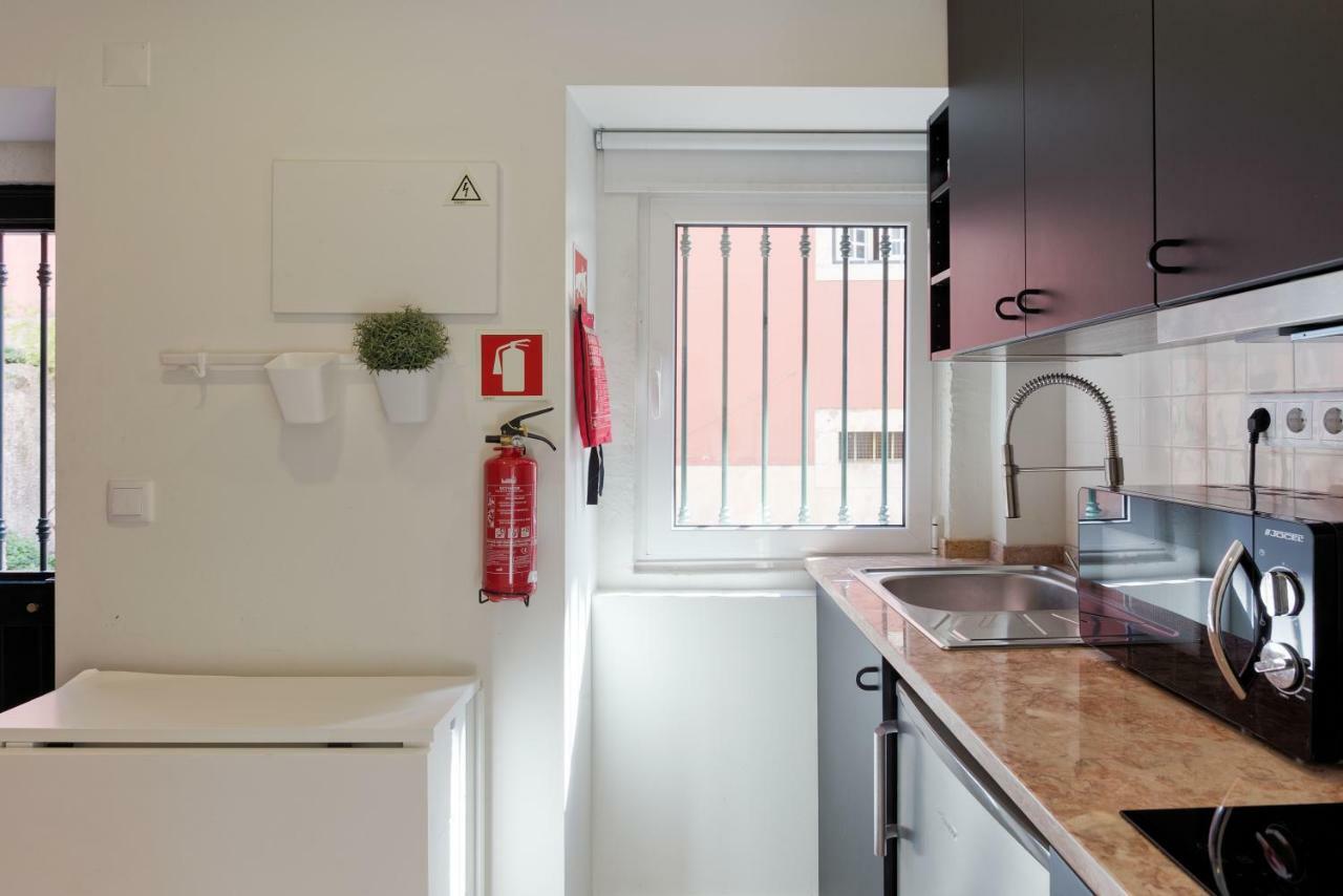 Typical And Brand New T.M. Flat Apartment Lisbon Exterior photo